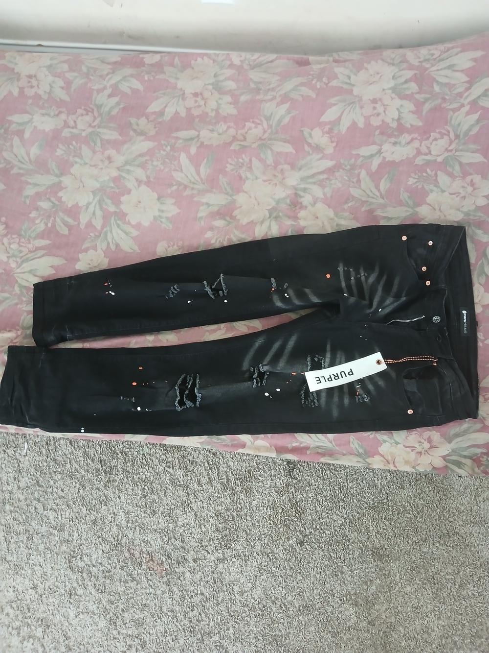 Men's Slim Black Distressed Jeans with Paint-Splatter Detail